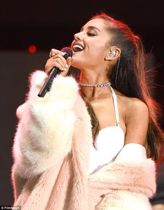 ariana grande engagement ring