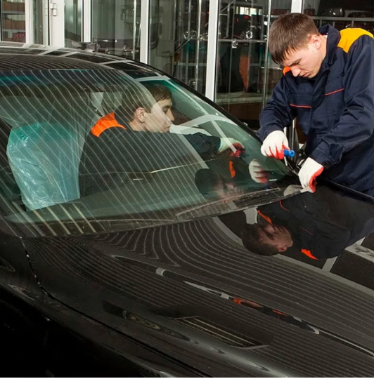 Your Complete Checklist for Choosing the Best Mobile Glass Windshield Repair Service